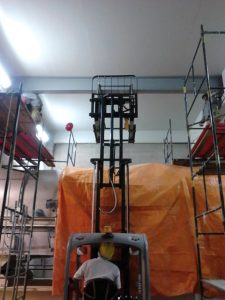 Içamento de perfil metálico para reforço estrutural.